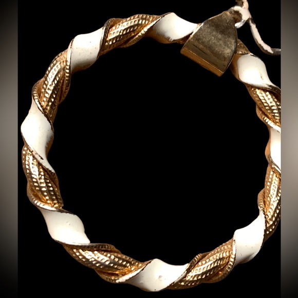 Vintage 1970’s Gold Plated & Creamy White Twisted Hoop Clip Earrings Jewelry - Picture 4 of 8